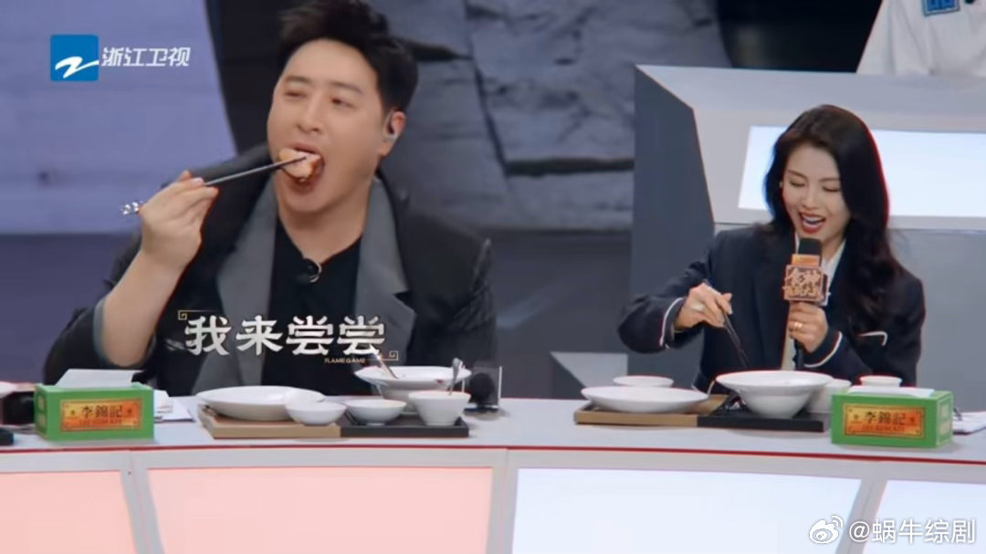 潘玮柏白月光出肉装 谁懂啊家人们！别人品月光意境，潘玮柏直接脑补牛肉口感，这波“