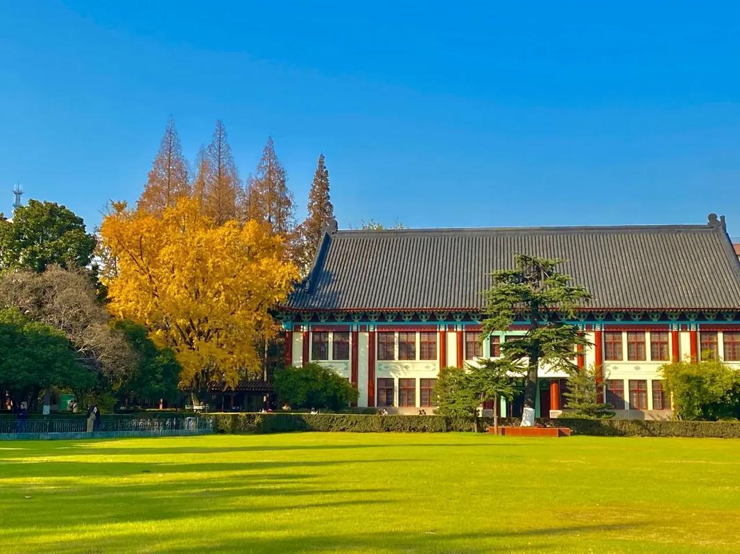 仅仅两个月时间，南京师范大学的书记、校长全部换人，这样频繁的调整速度，着实令人耐