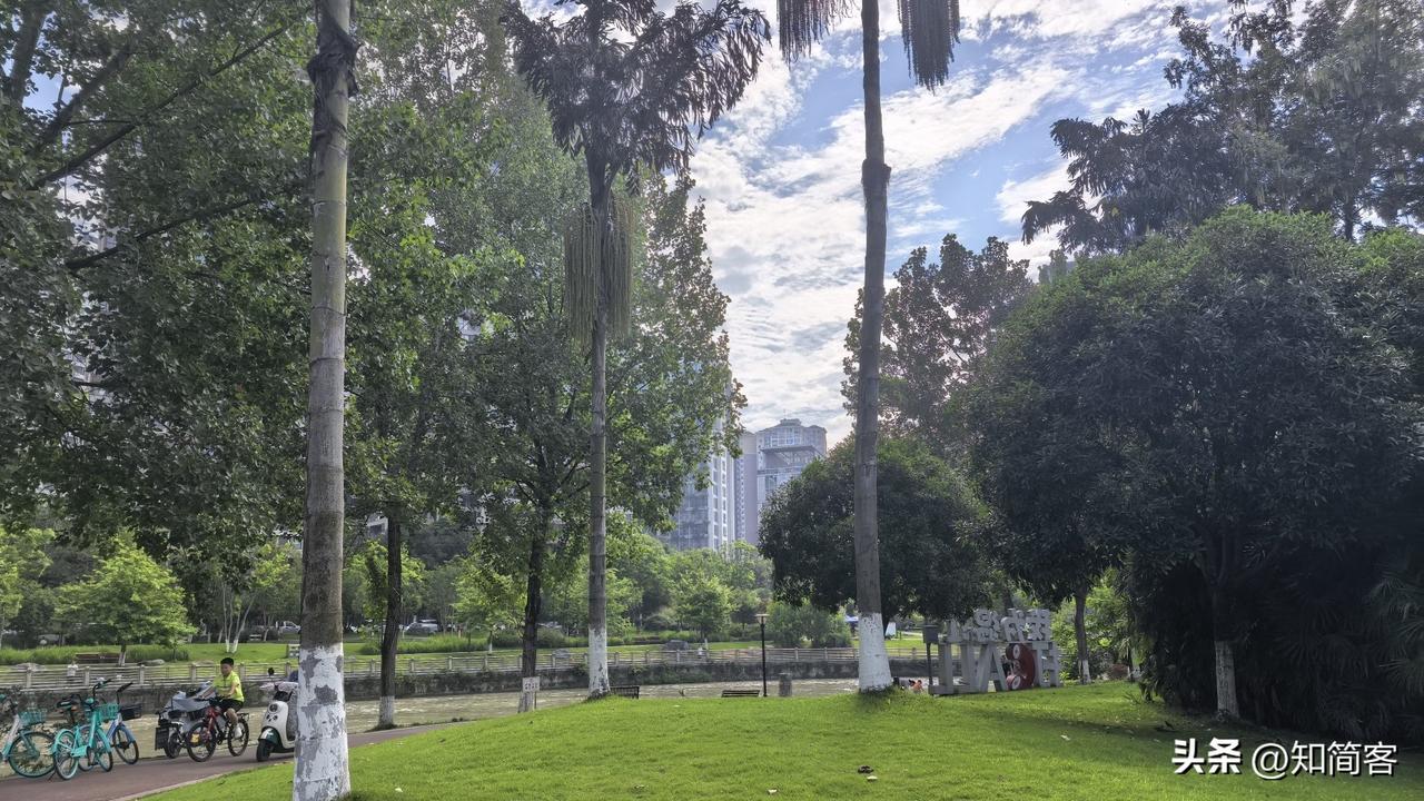 【云斋札记】《国语》中记载了一个故事：
靡笄之役，郤献子师胜而返，范文子后入。武