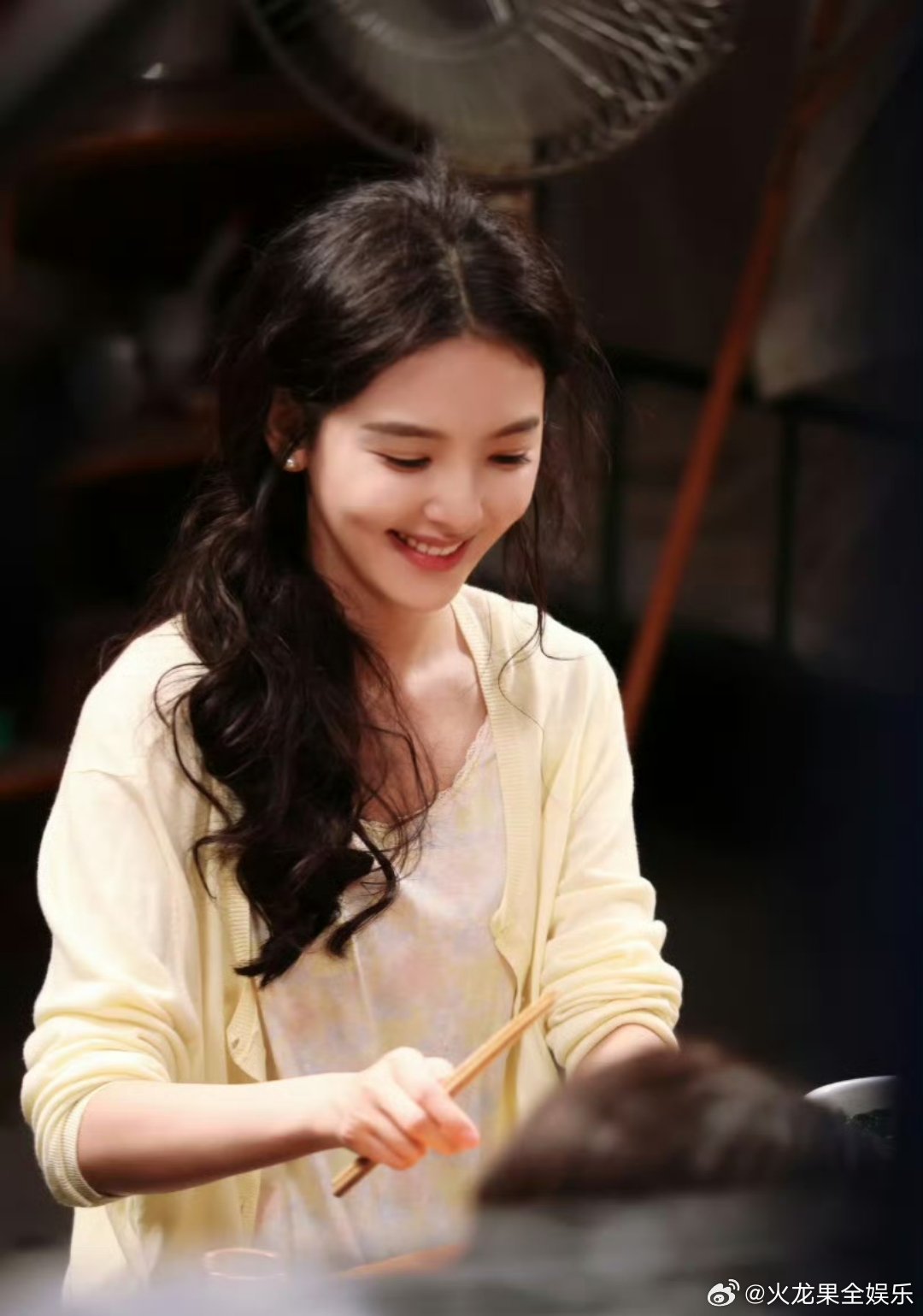 郑晓龙导演盖章章若楠超会演郑晓龙导演直播认证章若楠演技！直言她演活了温州女孩庄庄