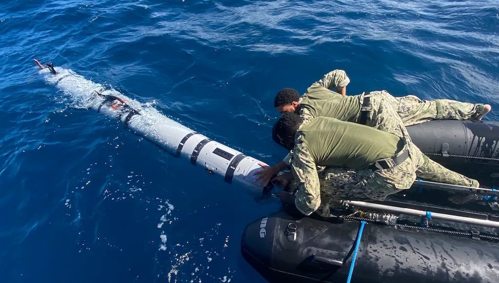 《华尔街日报》：美国海军已向霍尔木兹海峡部署自主水下无人机，以清除伊朗布设的水雷