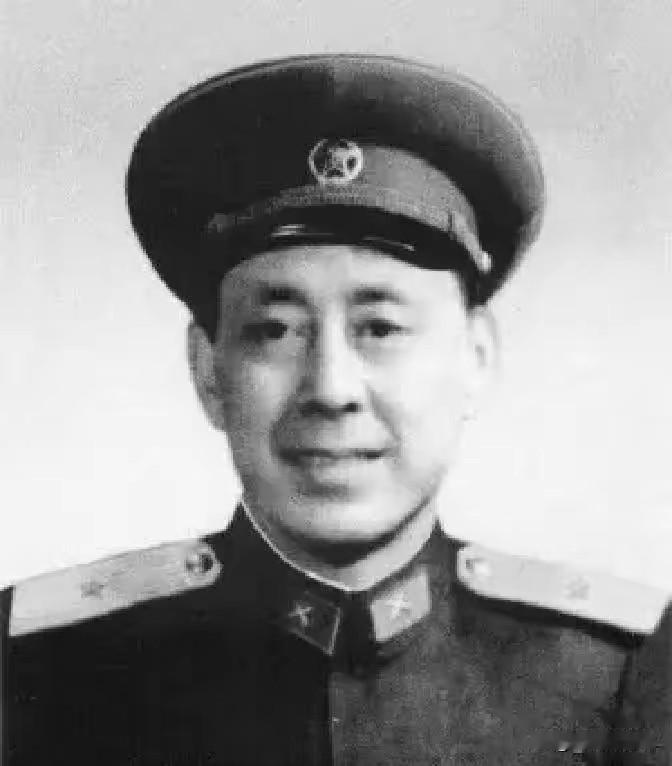 上甘岭火线运弹，年轻战士抬炮时愣神，低声和战友低语：师长像我牺牲的父亲
 
19