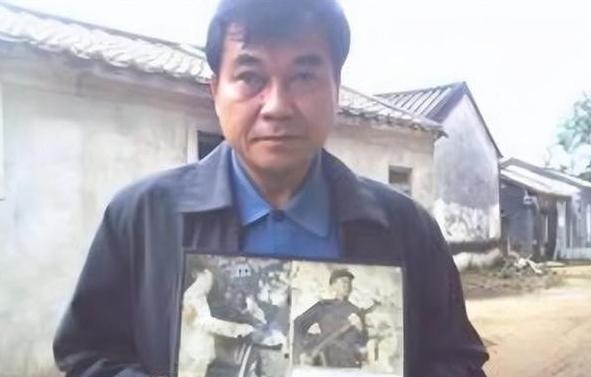 1981年，儿子欲要向公安部门上缴家里的冲锋枪，老人大怒：“就算天王老子来了我也