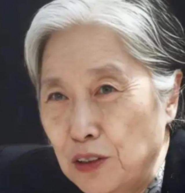 1979年，王光美迈出监狱大门，迎接自由的那一刻，她万万没想到，第一个来探望的人