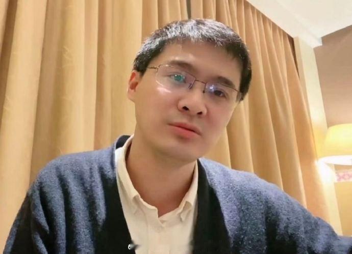 鲁豫首次对谈罗翔 鲁豫罗翔劝学文的各位不要着急 罗翔老师回忆青春，鲁豫老师送上安