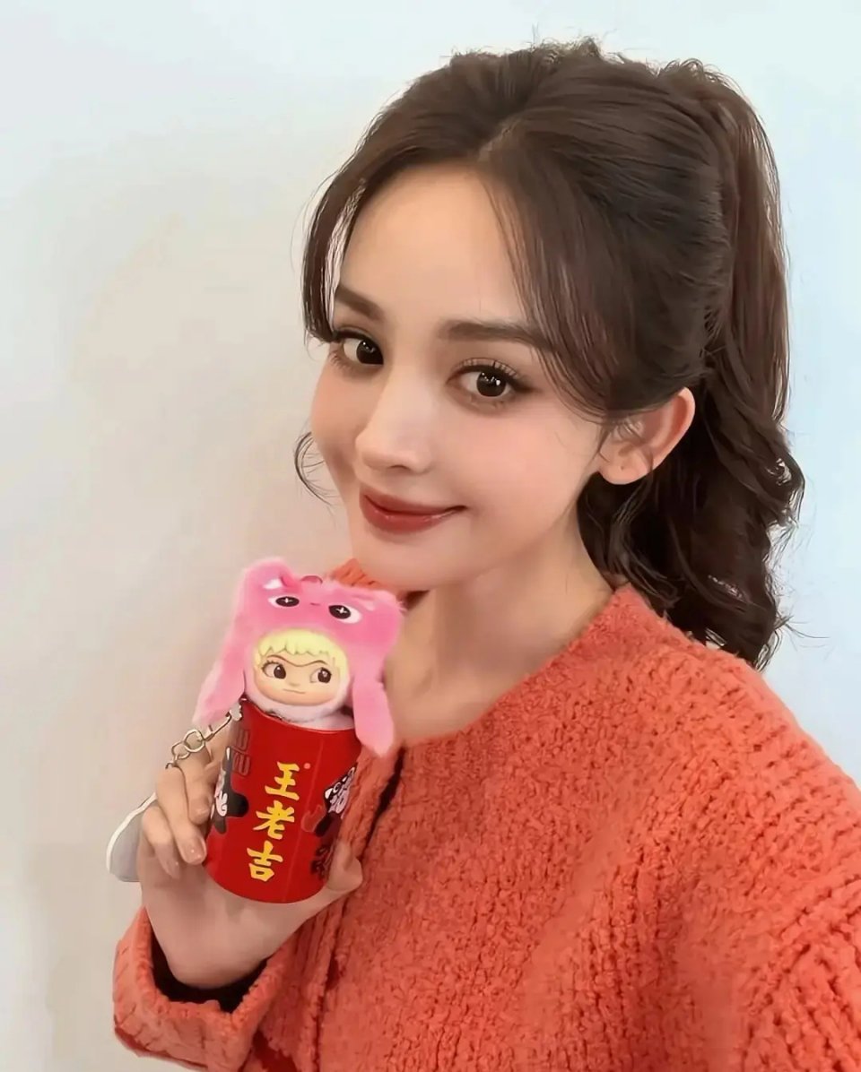 娜扎保养的不错啊，真的很年轻 