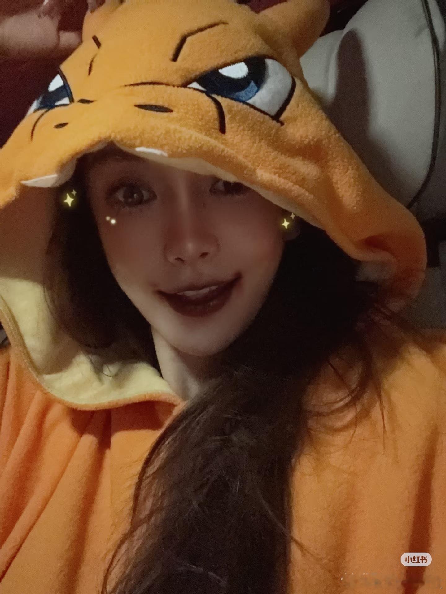 这个angelababy什么时候才能意识到大美女拍照不能用美颜[捂嘴哭] ​​​