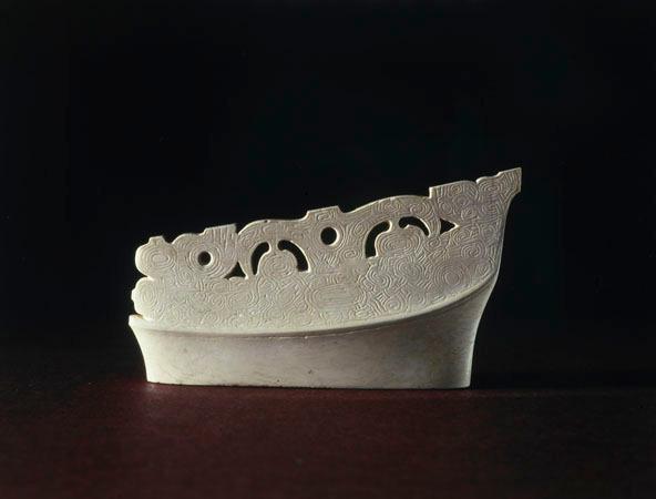 大英博物馆收藏的良渚文化镂空刻纹玉杖首 