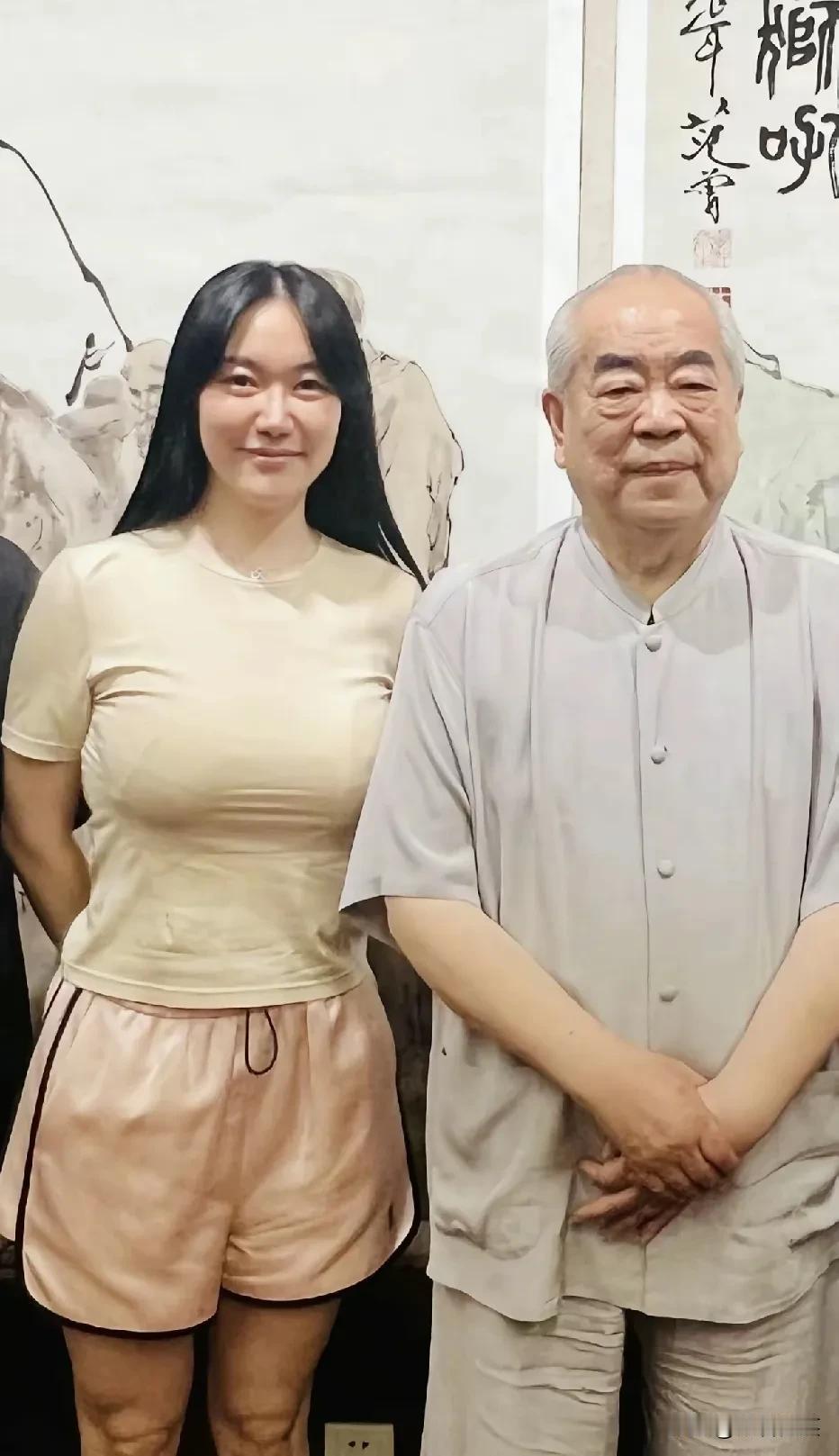 范曾的女儿范晓惠发文称，碧水庄园的员工告诉她，徐萌7月13日将范曾带走，并带走了