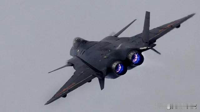 乌兹别克斯坦国防部周日发布的资料，中国成飞歼-10C战斗机已在乌兹别克斯坦空军开