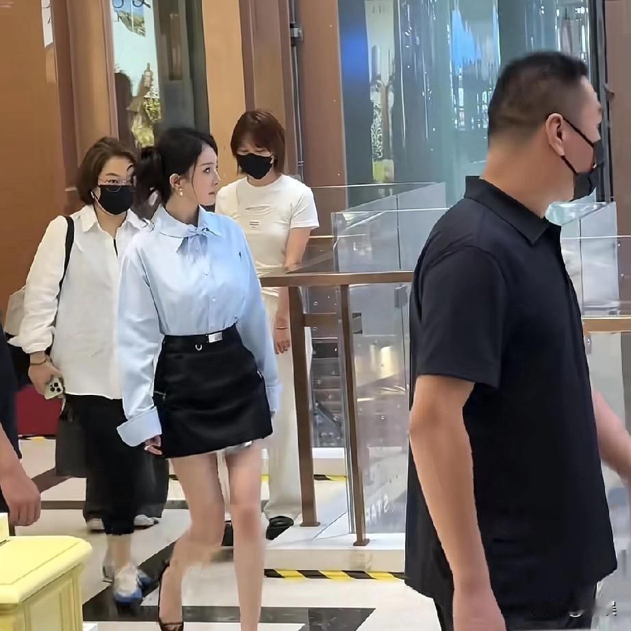 杨幂蓝衬衣