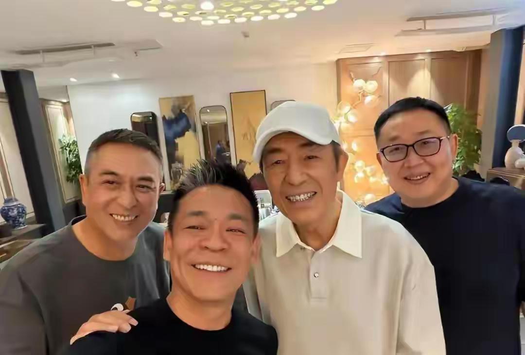 张艺谋
张嘉泽
孙浩
右一是谁叫不上名
感觉很熟呀？