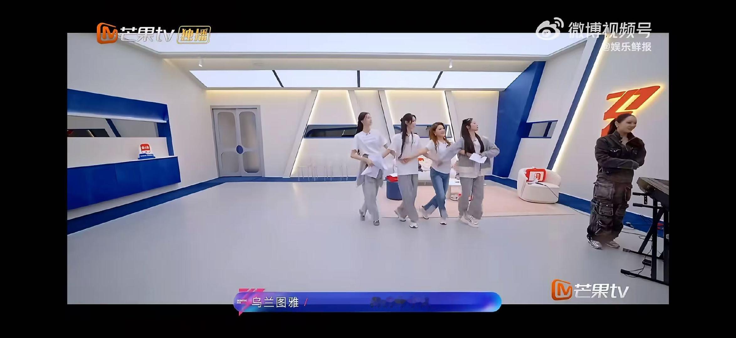 万千惠不愧是音乐剧专业的乘风2026嘿，瞧《亲爱的客栈》后厨这热闹劲儿！吴泽林拿