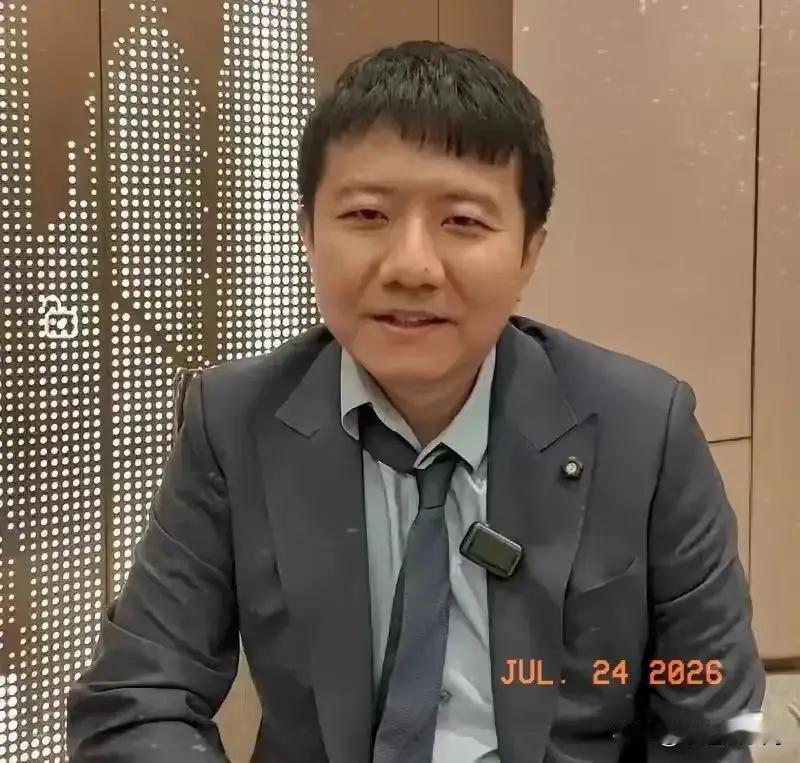 丘成桐希望王虹邓煜回国任教同意丘成桐教授的观点，但前提是要为他们创造良好的工作环