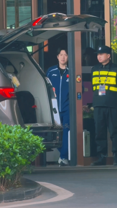 3.11日，王楚钦比赛时间有调整，提前半小时，现在已经出发去场馆。

重庆冠军赛