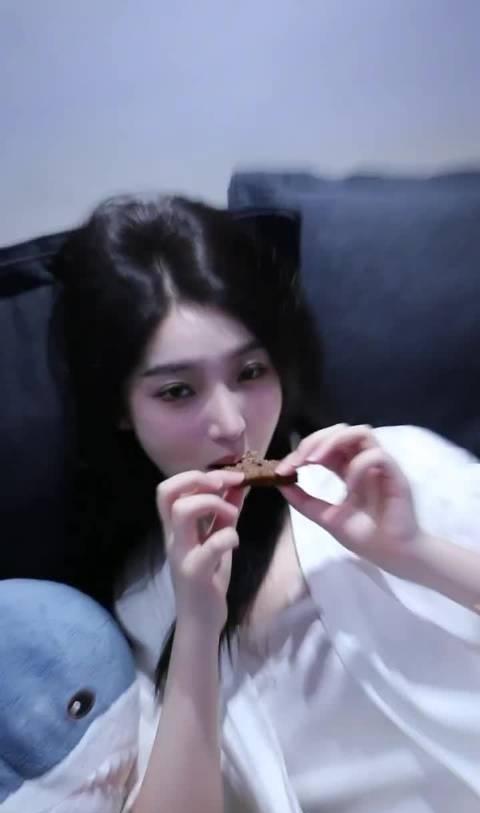 魔童三人组自带气场，瓜料堪比连续剧一集接一集！线索越看越有深意，等着各路更新把前