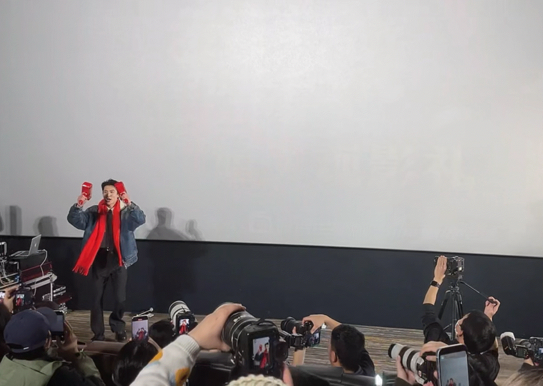 王鹤棣这是在活动现场撒🧧吗[哇] 