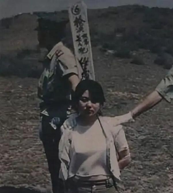 1983年，年仅25岁的“女流氓”翟曼霞被带到了刑场，而当法警举起步枪准备开枪之