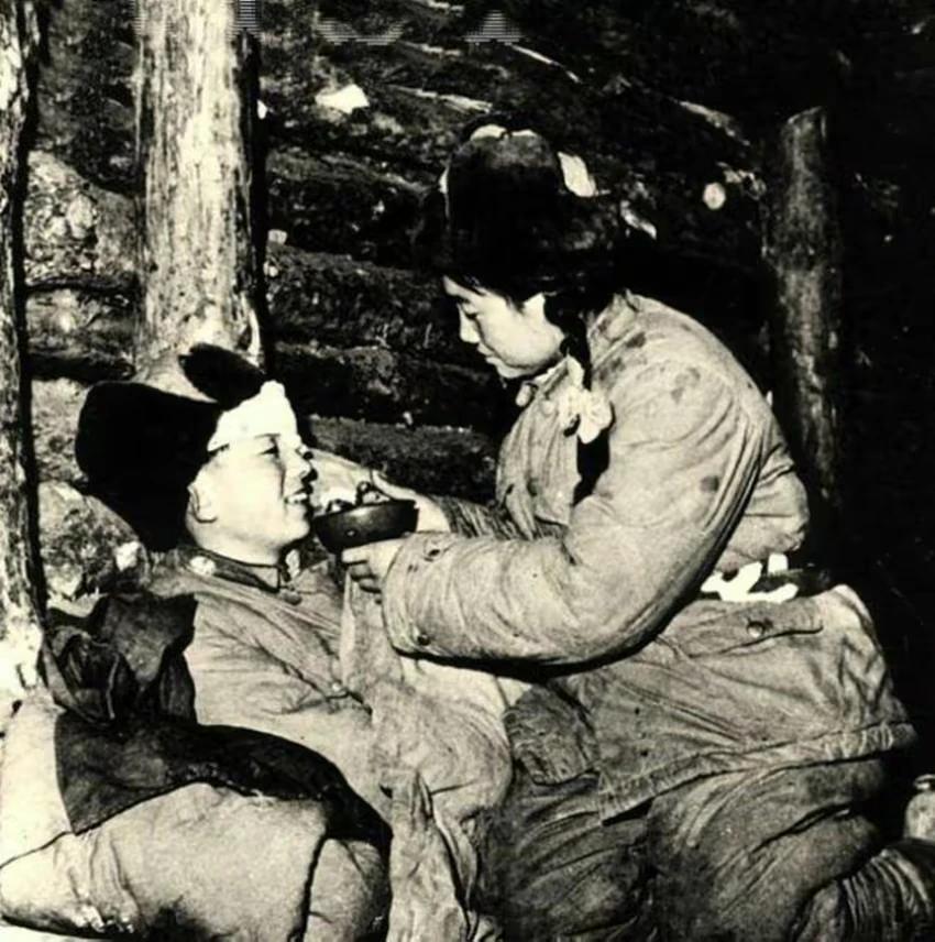 1994年，一位老妇人因欠医院30000元医疗费而收到了停药通知，然而，就在家属