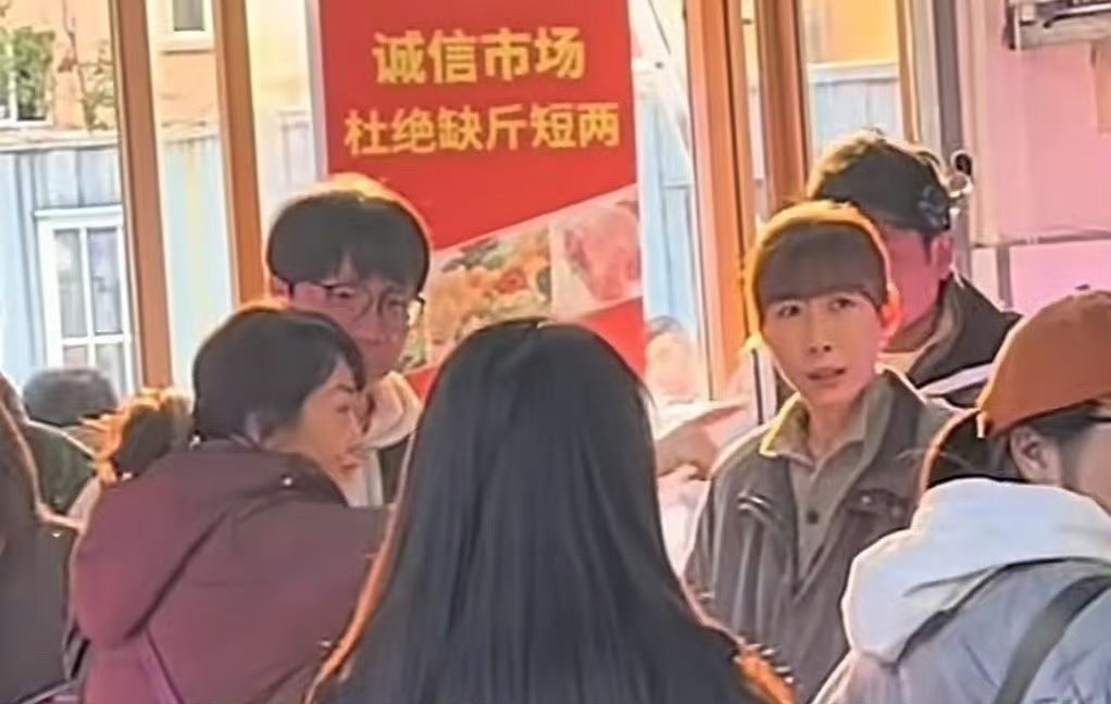 闫妮和任素汐吵架根本不像演的这两位的出演质量绝对不会差 ​​​