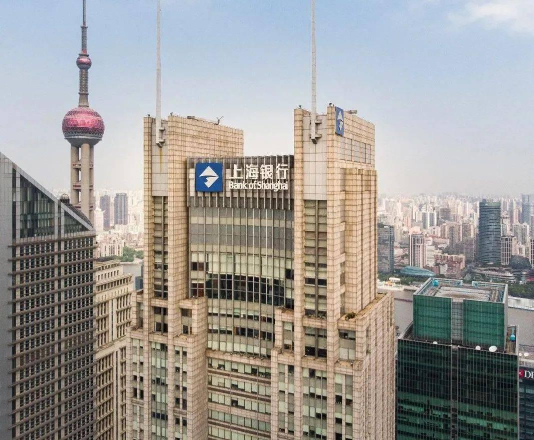 上海银行持续被罚超3000万：净息差低于同行均值，两大措施应对。据港湾商业观察，