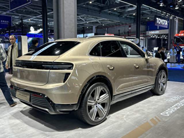 保时捷“回归燃油车”：新SUV计划2028年上市