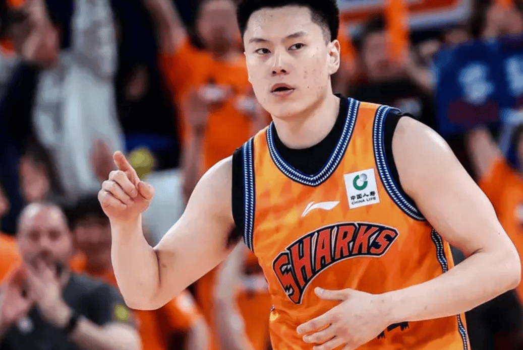 手感火热！李弘权半场7中6，三分6中5砍下18分、正负值+22