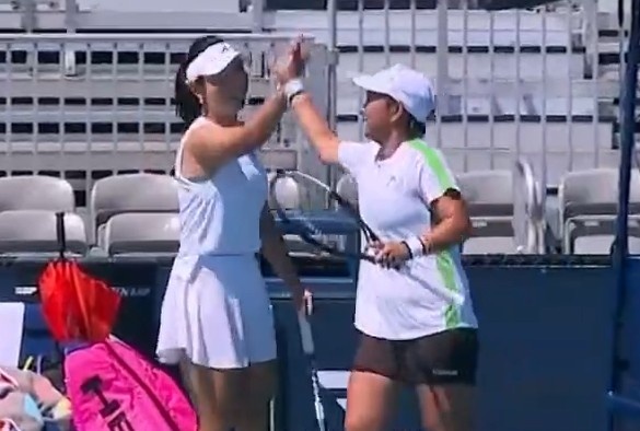 进八强！WTA1000迈阿密站：蒋欣玗/徐一璠2-0布兹科娃/瓦伦托娃