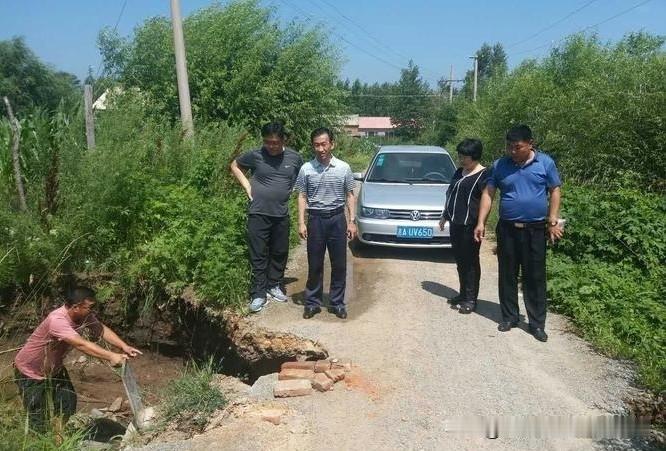 一个朋友，年纪轻轻刚29岁就挑起了镇长重担，当时他就是全县最年轻的镇长，也是当时