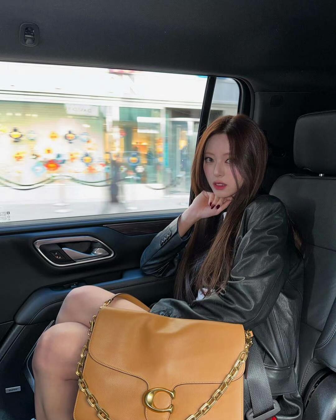 ITZY[超话]  申有娜  🖤💼😎 