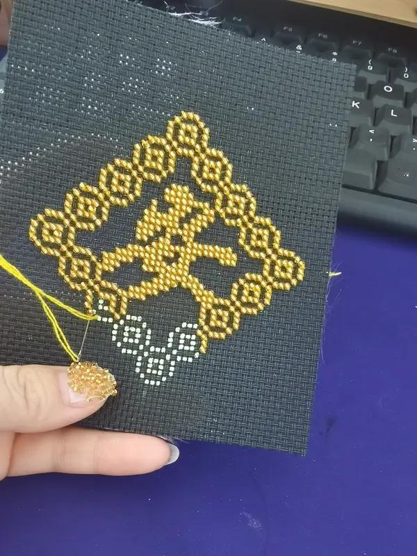 最近迷上做手工啦，给大家晒晒我的十字绣成品，一针一线都是耐心和热爱，成品出来真的