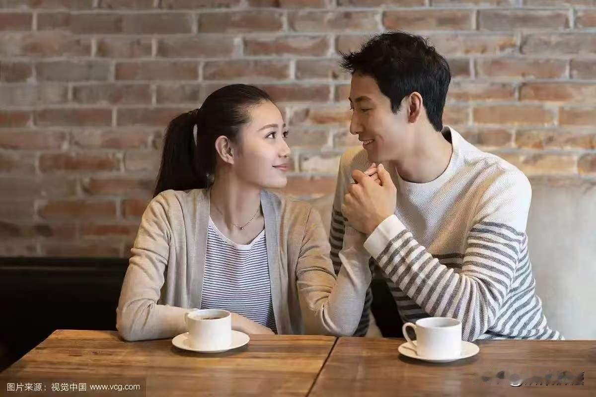 两个傻男人！贵州铜仁，女子一边和正牌男友恋爱，一边又偷偷和另一男子交往，脚踏两条