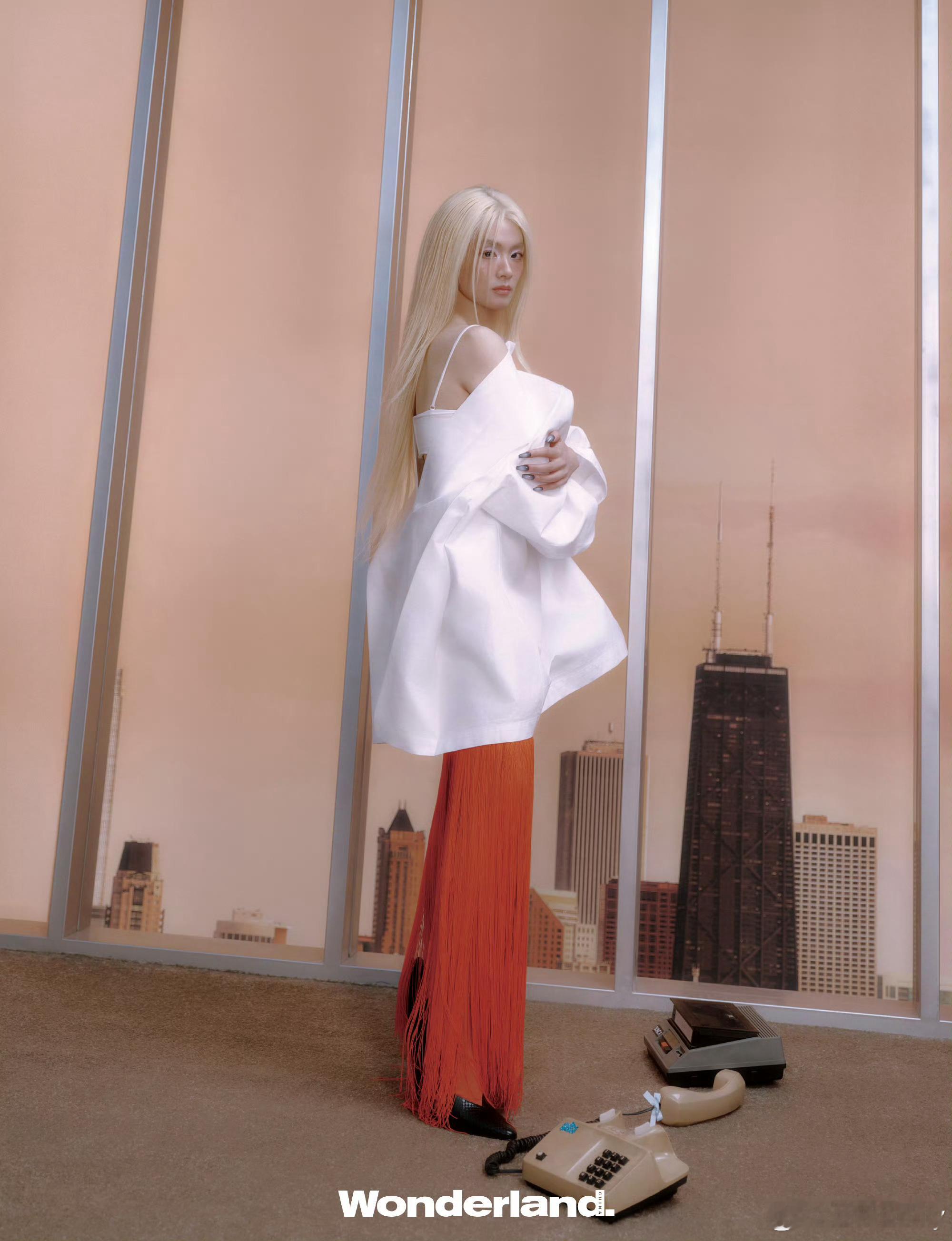 陈昊宇首登《Wonderland.》中文版2026二月刊，身着Prada 202