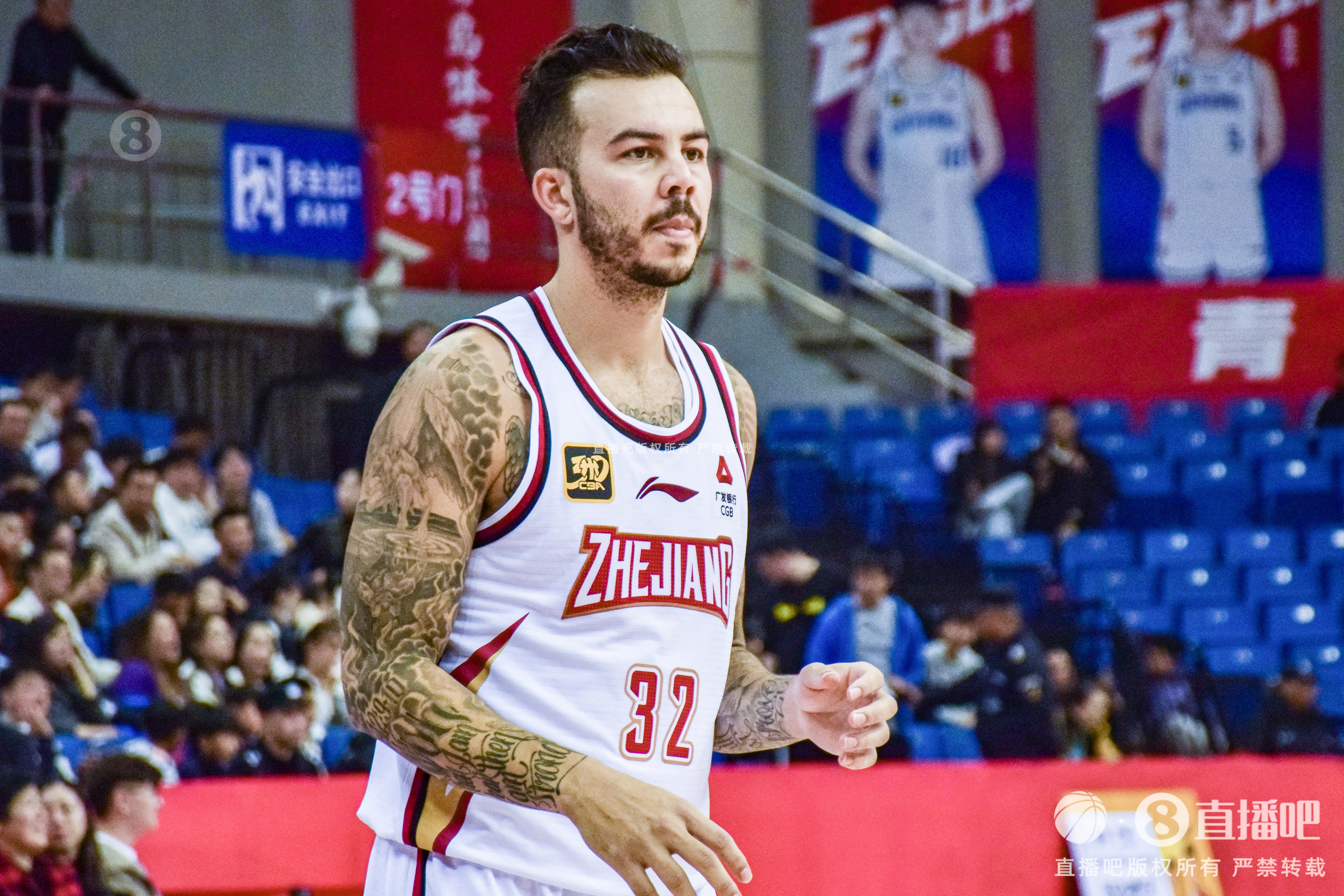 CBA官方更新外籍球员注册信息：KJ·马丁、约克已取消注册