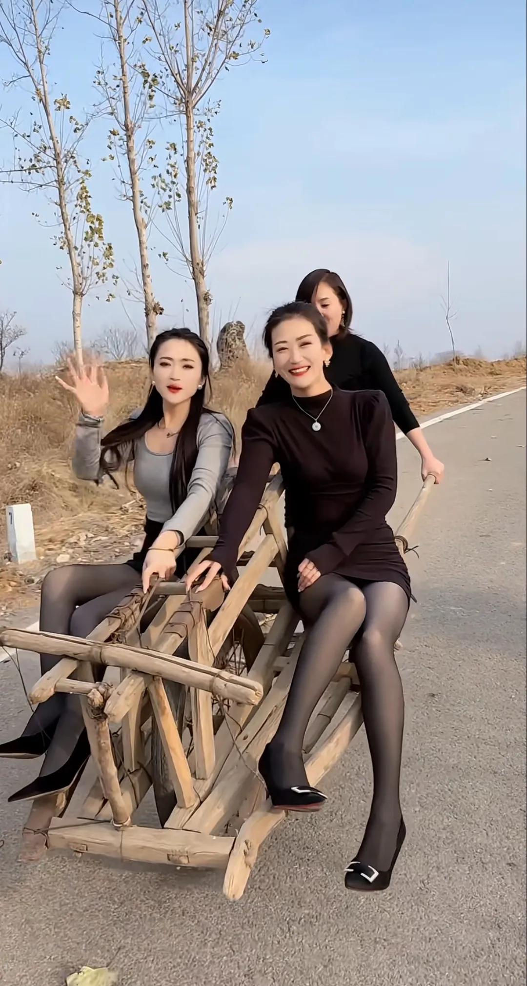 这辆车不错呦想去兜风吗 高清美女