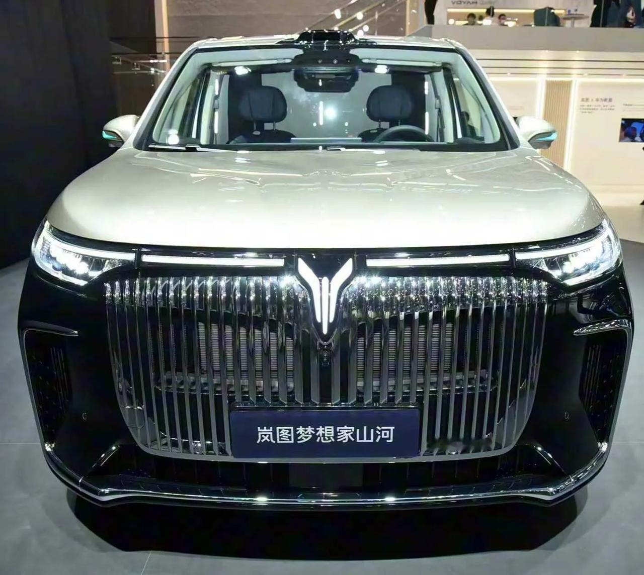 70.99万！岚图梦想家山河版上市，华为智驾+四座隔断太顶了
 
70.99万的