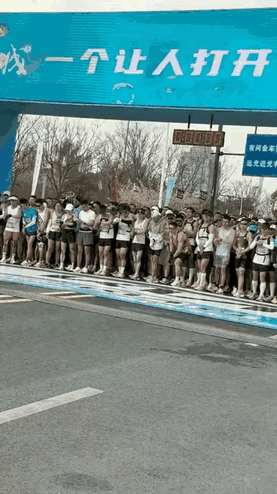 百米冲刺的速度注定跑不了马拉松。人生就是马拉松，欲速则不达。