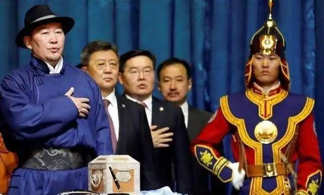 如果国际社会再不采取行动，外蒙古可能真的会陷入危险境地。尽管目前外蒙古内部已经是