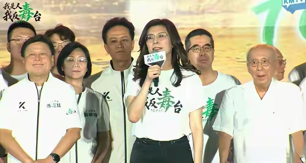 [吃瓜群众]这两天，台湾为了“毒油”的事，“茫茫人海、狂风暴雨”[思考]实事求是