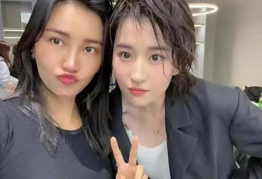 天哪！这是刘亦菲吗？剪短发英气十足呀，真是比长发造型还要美！
没想到刘亦菲还有这