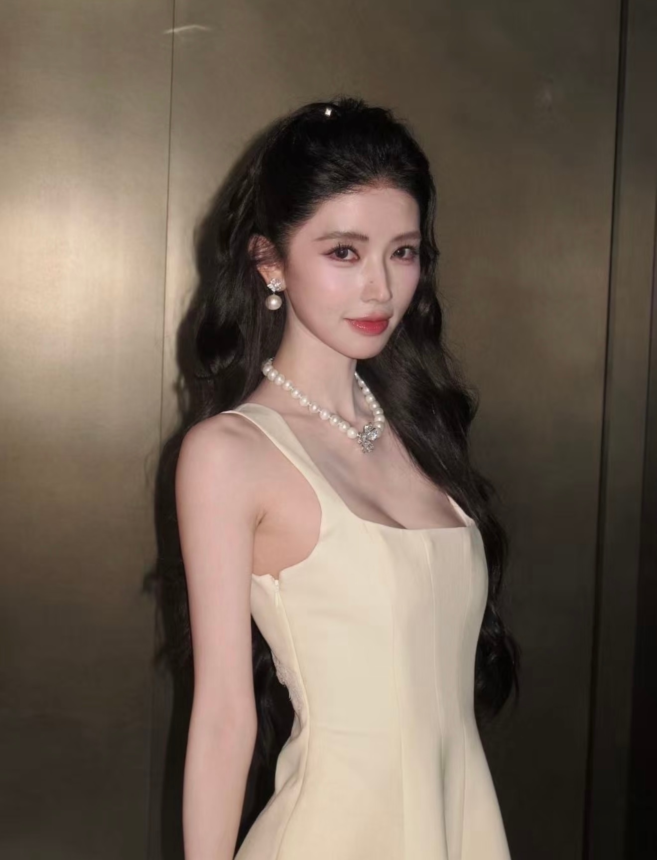 方圆撞脸angelababy我知道！！Angelababy是个形容词毕竟谁都想美