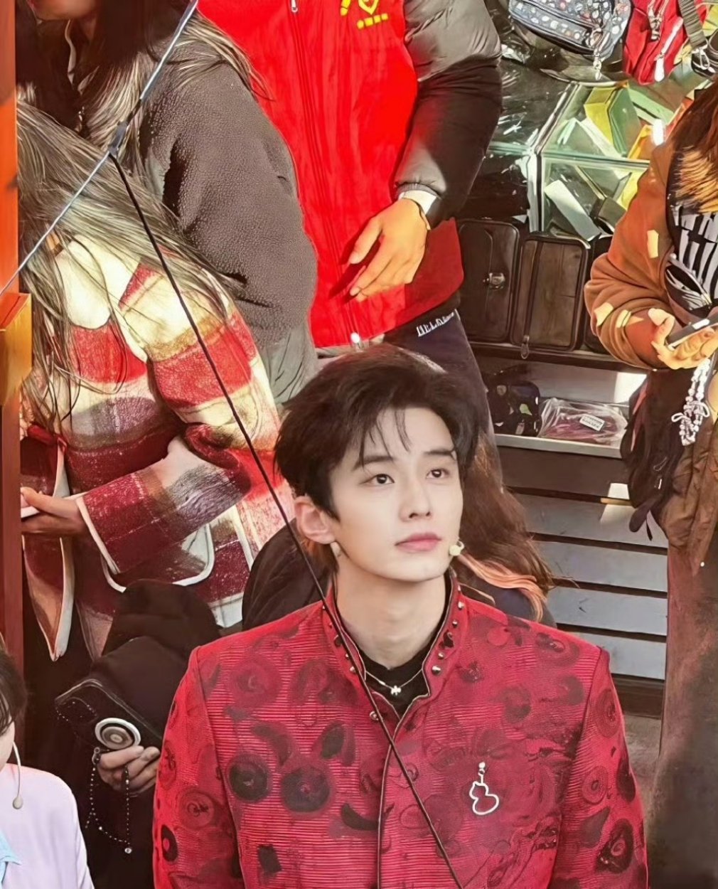 何与录制央视节目《欢欢喜喜过大年》，很红火的一身