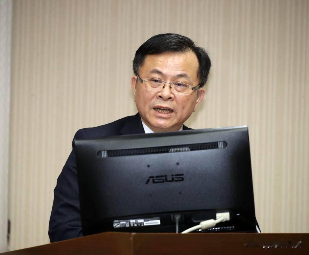 蓝白民意机构首合，首表决通过陈耀祥谴责案和成立镜电视弊案调阅小组案。
两个临时提