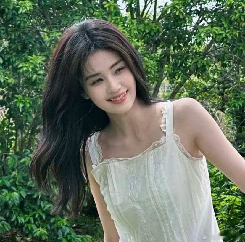 白鹿看着像朱迪其实是尼克谁被白鹿的反差感圈粉了？长相是朱迪式软萌甜妹，性格却是尼