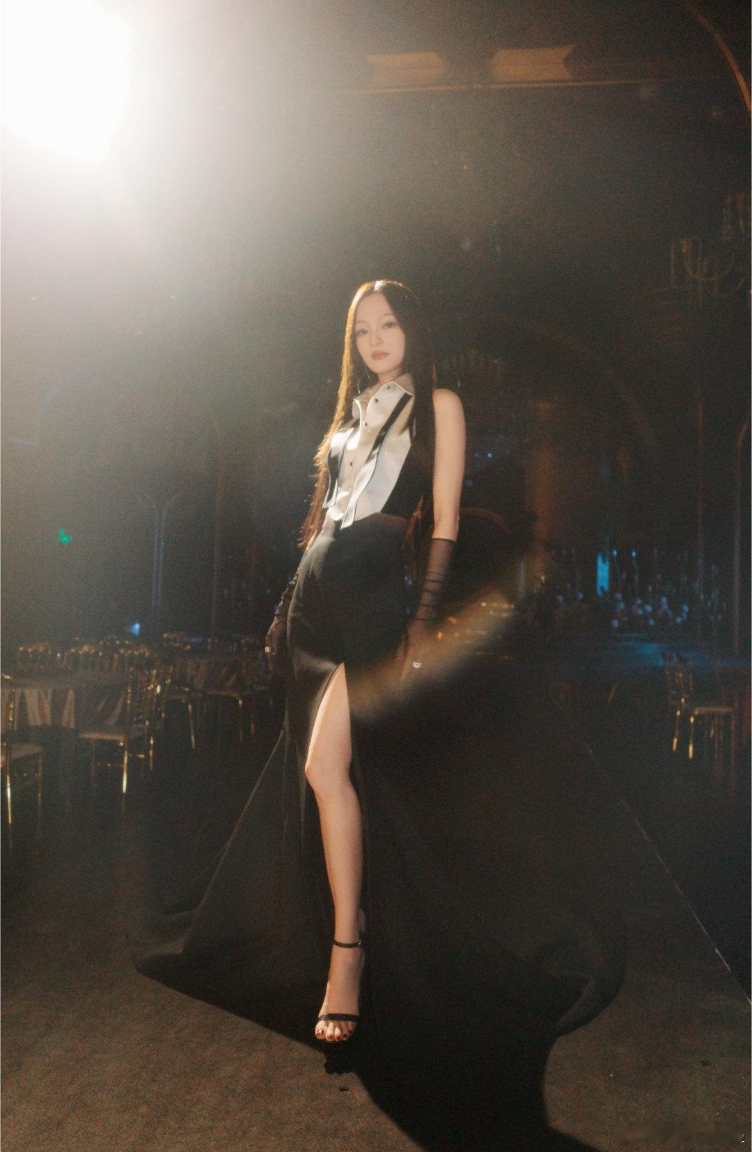 张韶涵觅光mv送给每个平凡人张韶涵觅光MV 又被张韶涵戳到了！《觅光》MV聚焦每