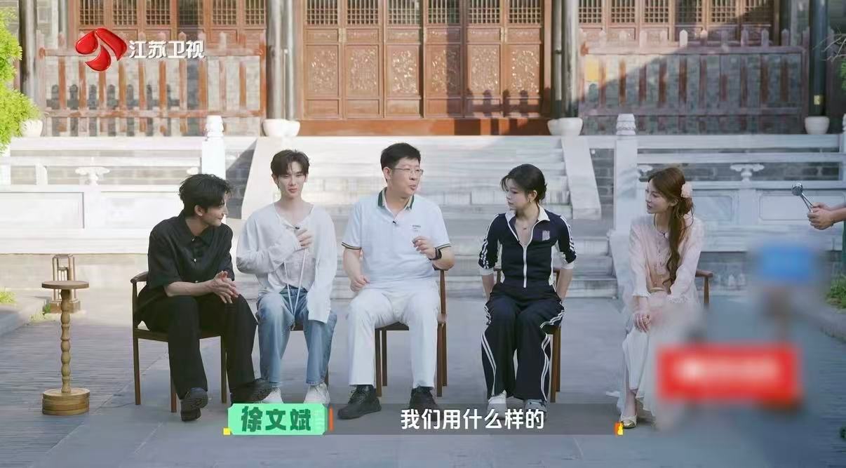 陈妍希夏之光吓出表情包了 陈妍希夏之光吓到失去表情管理隔着屏幕都感到窒息，骨科器