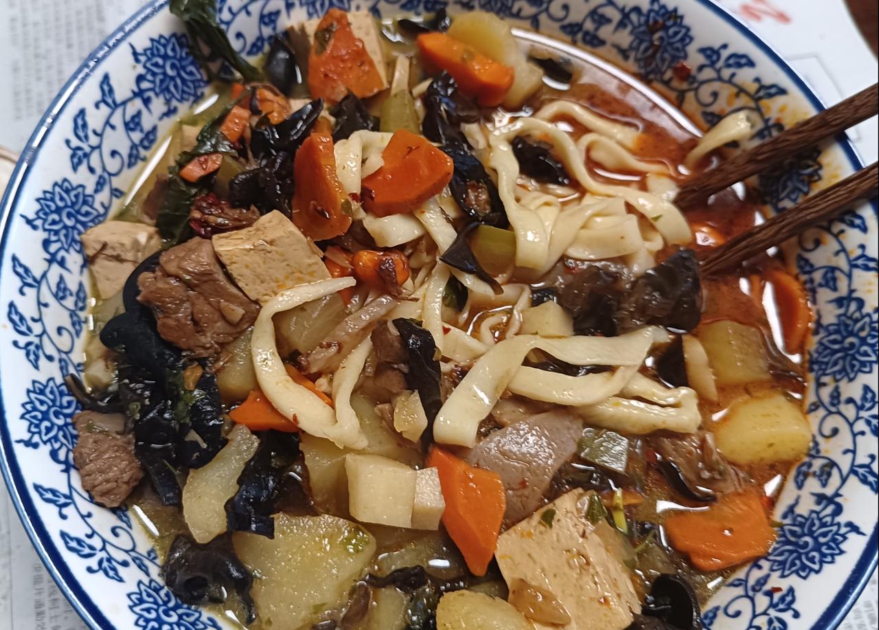 今天的哨子面菜丁切的大了，但味道还不错。