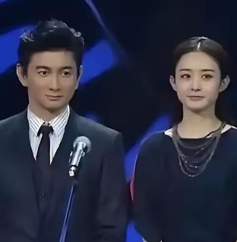 2015年，吴奇隆给赵丽颖递了个机会：投10万，给你1%股份。
那会儿她刚熬出头