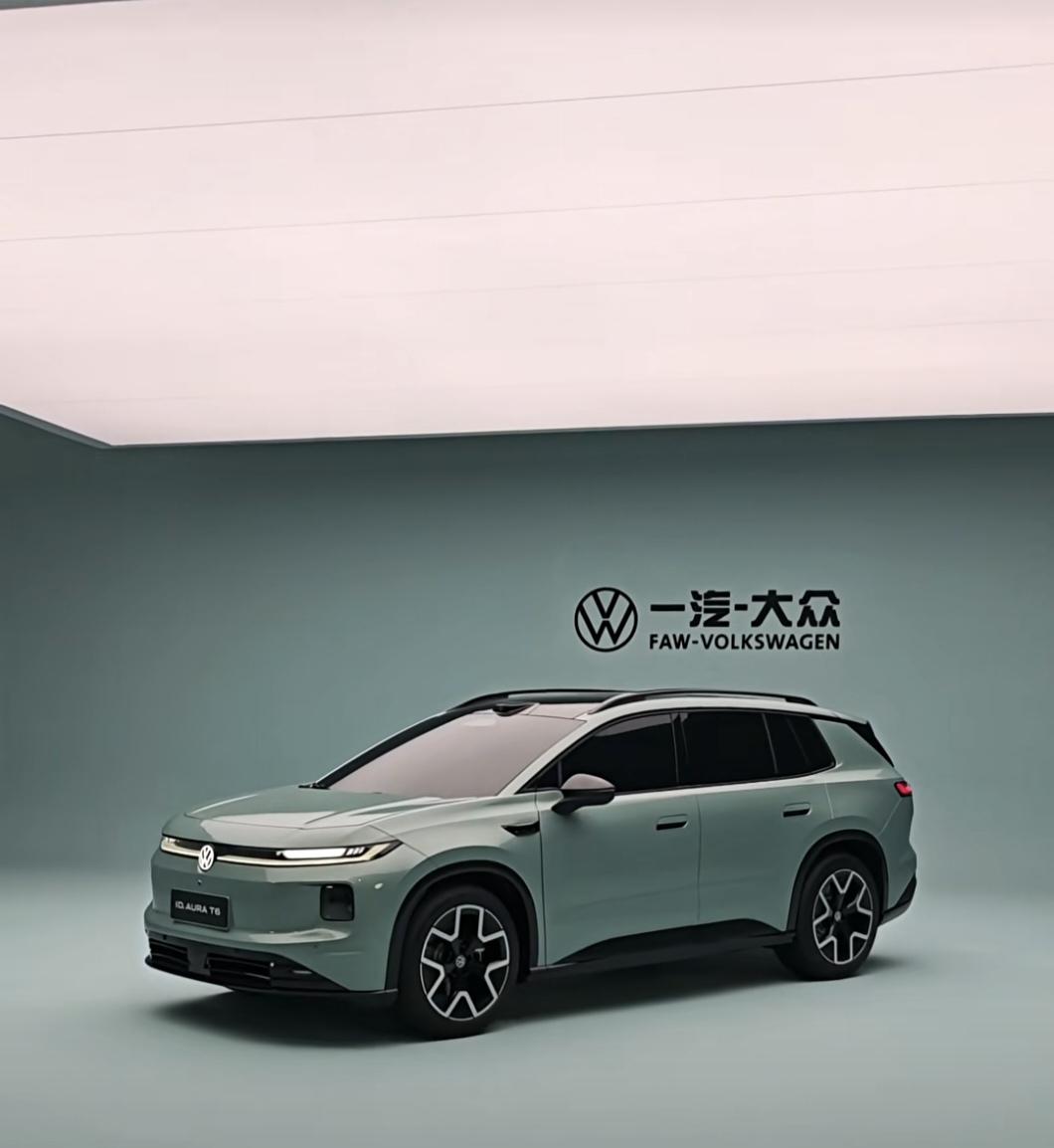 大众T6外观亮相了。

个人感觉，除了前脸有了现在新势力的设计风范之外，从造型上