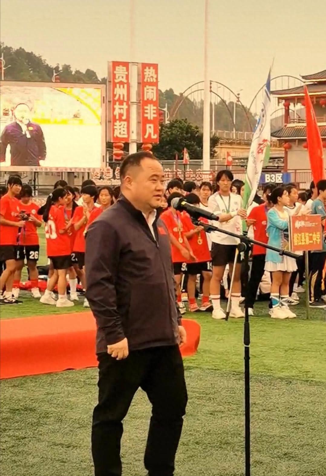 榕江县委书记徐勃，因为6秒钟的所谓讲话，最近又火了一把。他近日在黔东南州举办的“